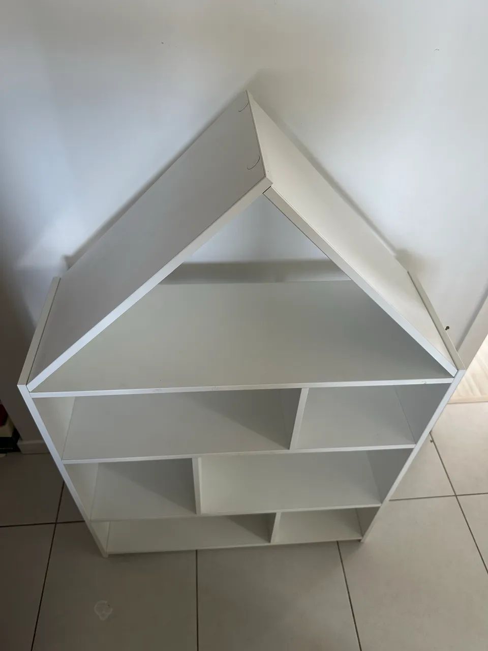 Estante de MDF em formato de casinha. - Foto 3