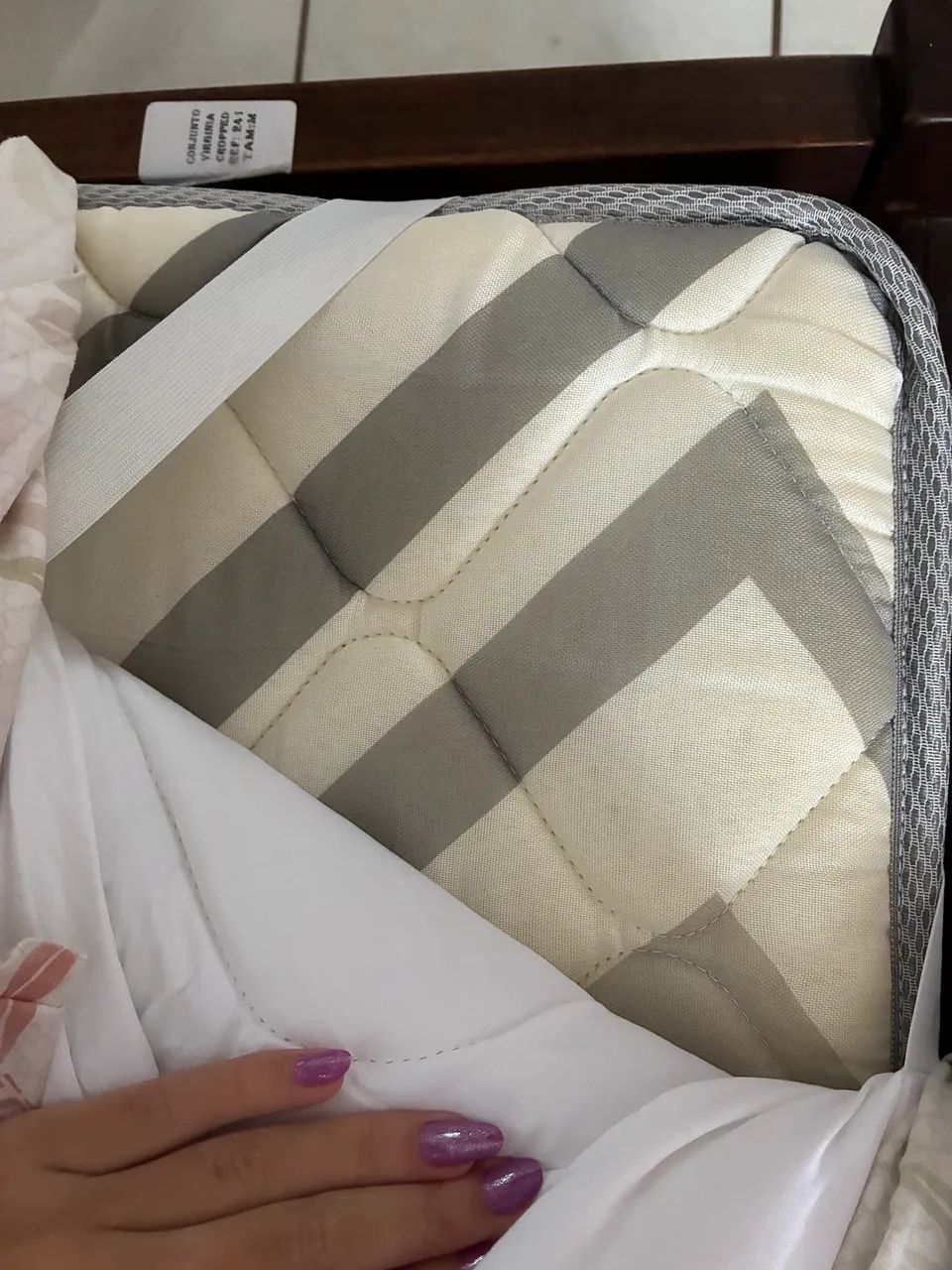 Vendo cama de solteiro com colchão!! - Foto 3