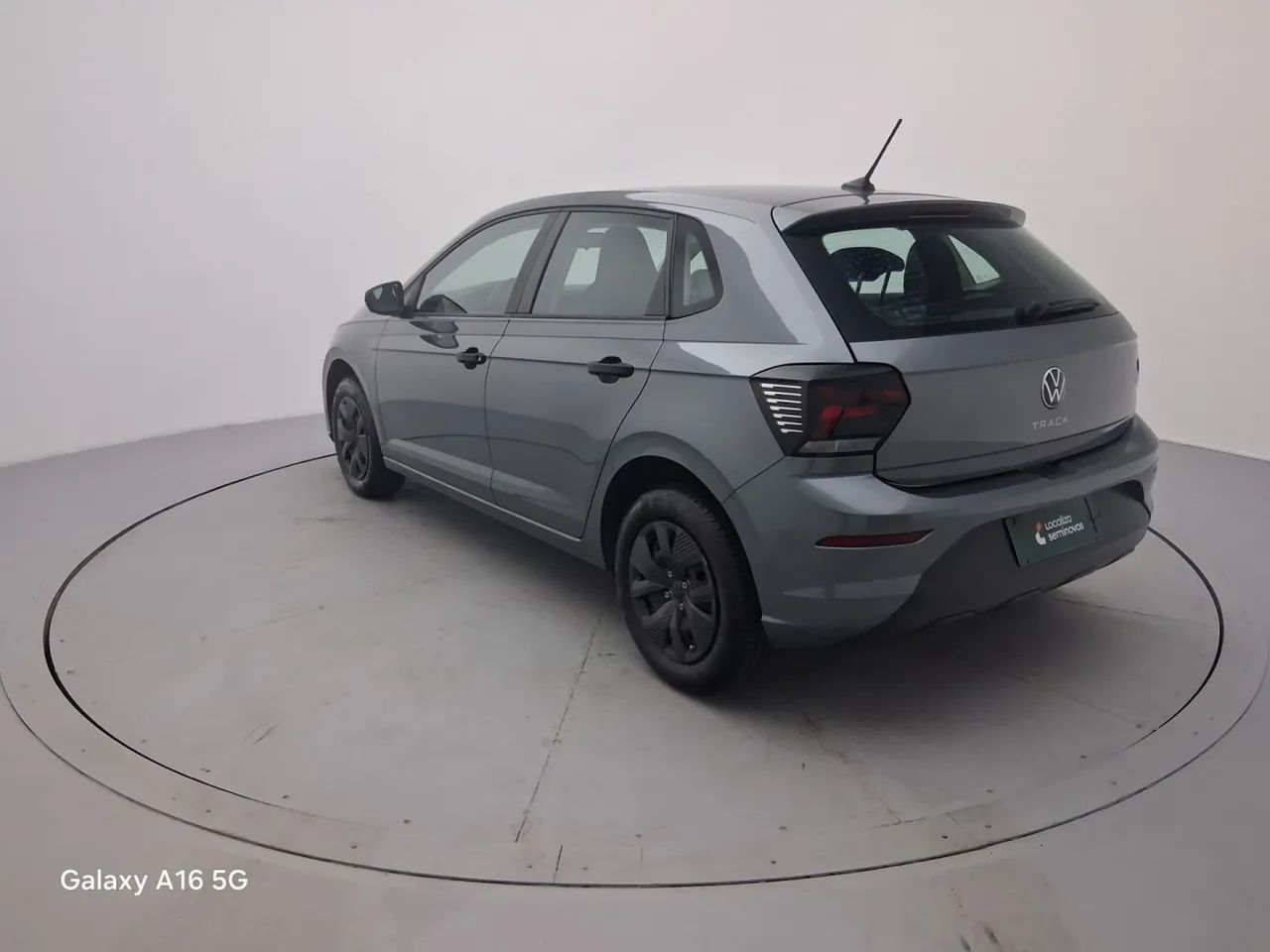 Volkswagen Polo Track 1.0 Flex 12V 5p, foto 3 de 18