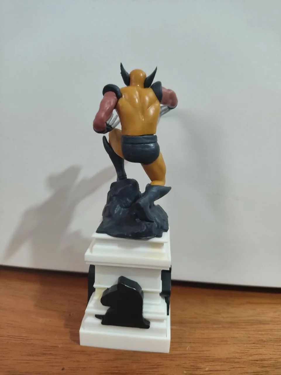 Miniatura Wolverine coleção peça de xadrez Marvel original  - Foto 3