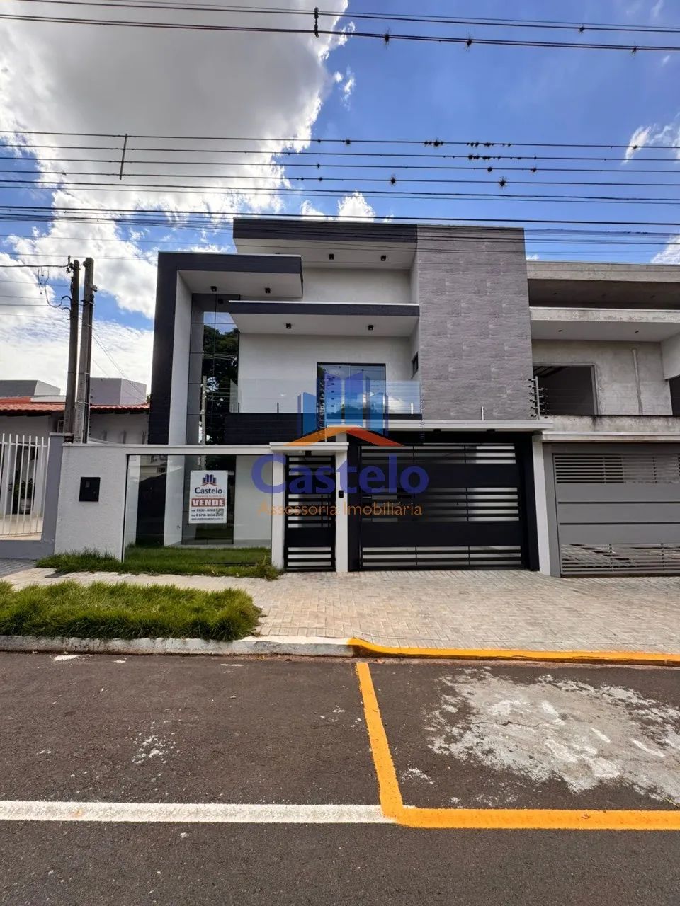 CASA RESIDENCIAL em UMUARAMA - PR, ZONA III