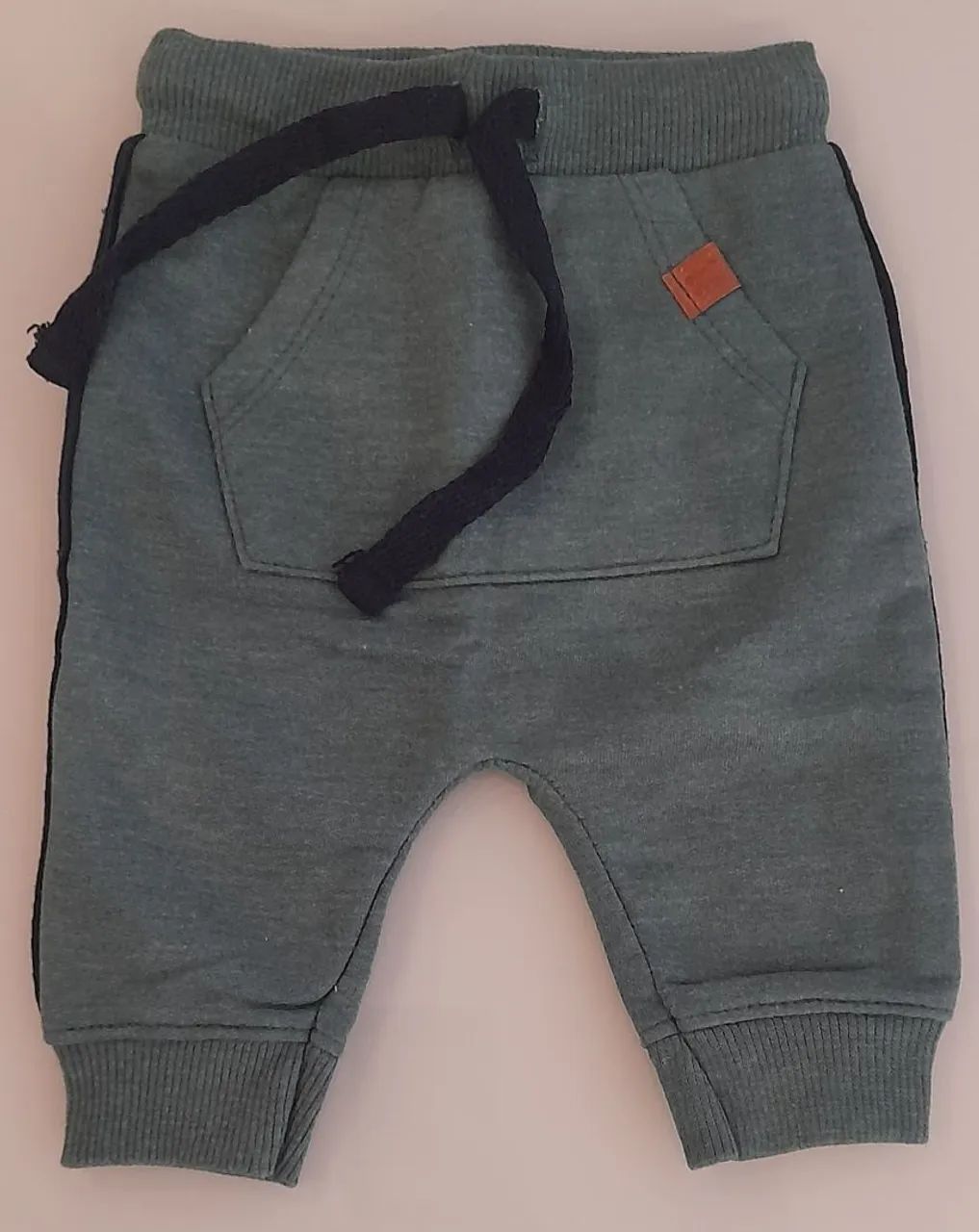 Conjunto em moletom com blusa estampada com ursinhos e calça verde com detalhes marinho - Foto 3