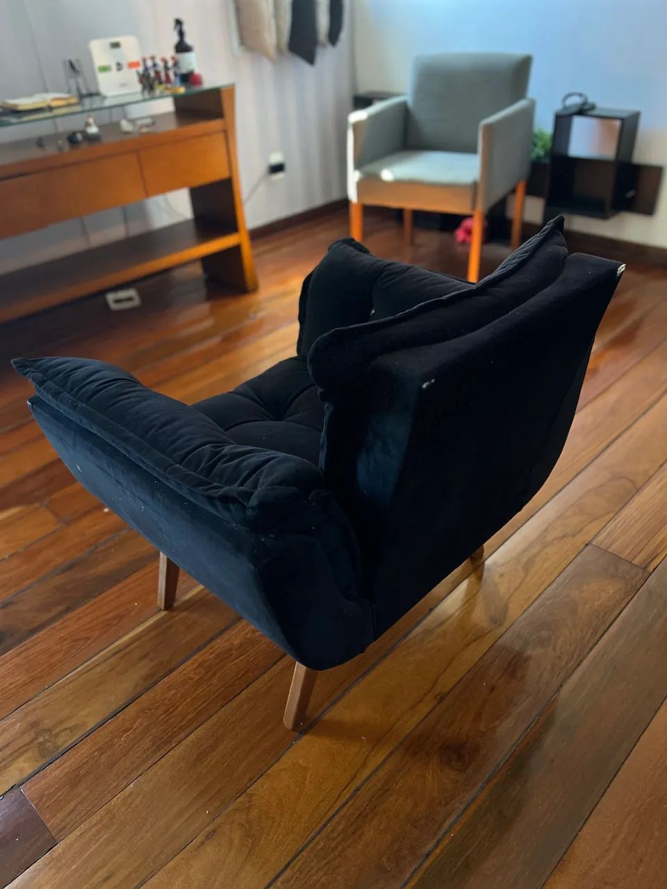 Poltronas Butterfly Pretas com Base Madeira - Jogo de 2 para salão de beleza e manicure - Foto 2