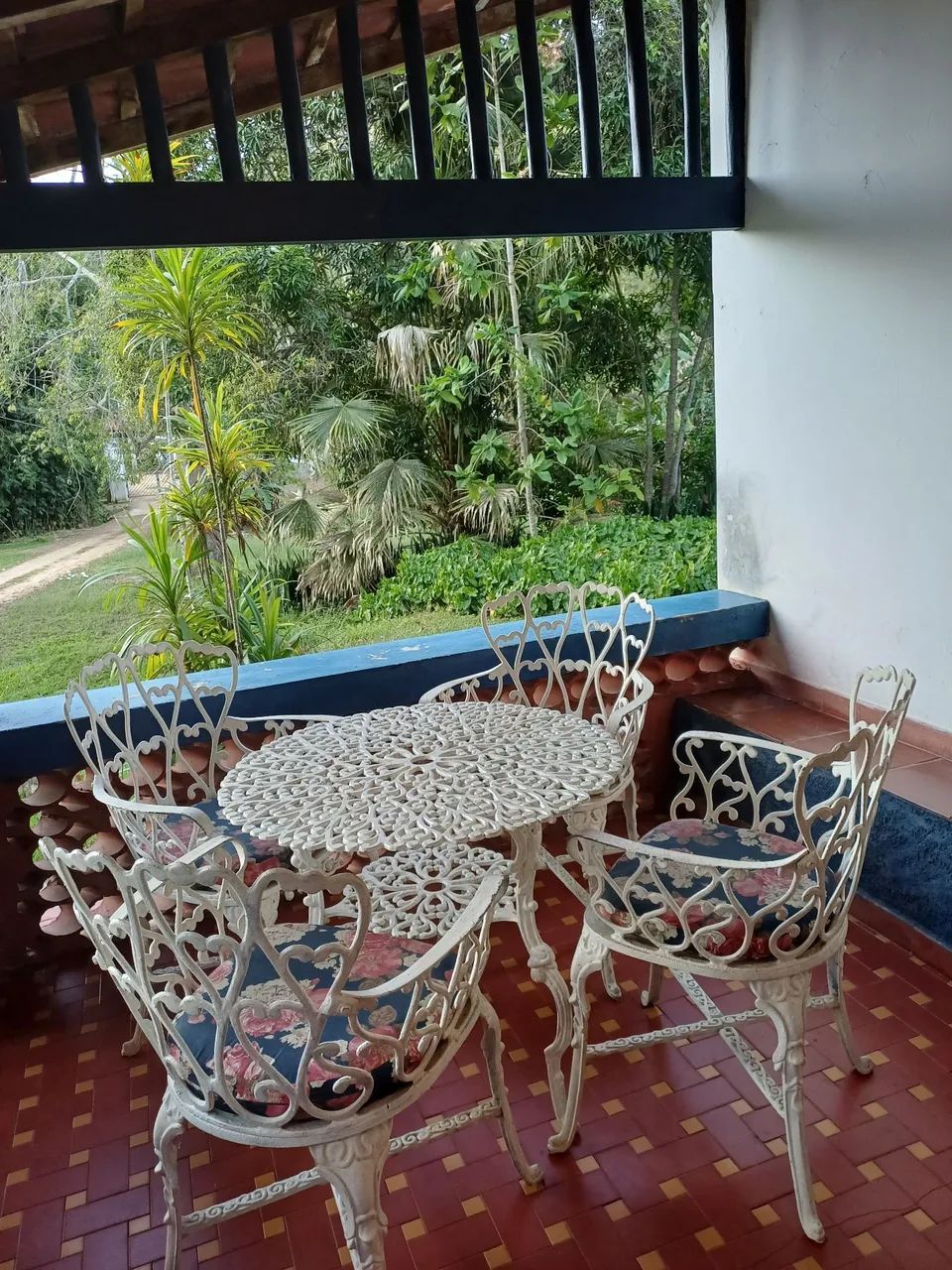 Mesa ferro com 4 cadeiras - Foto 3