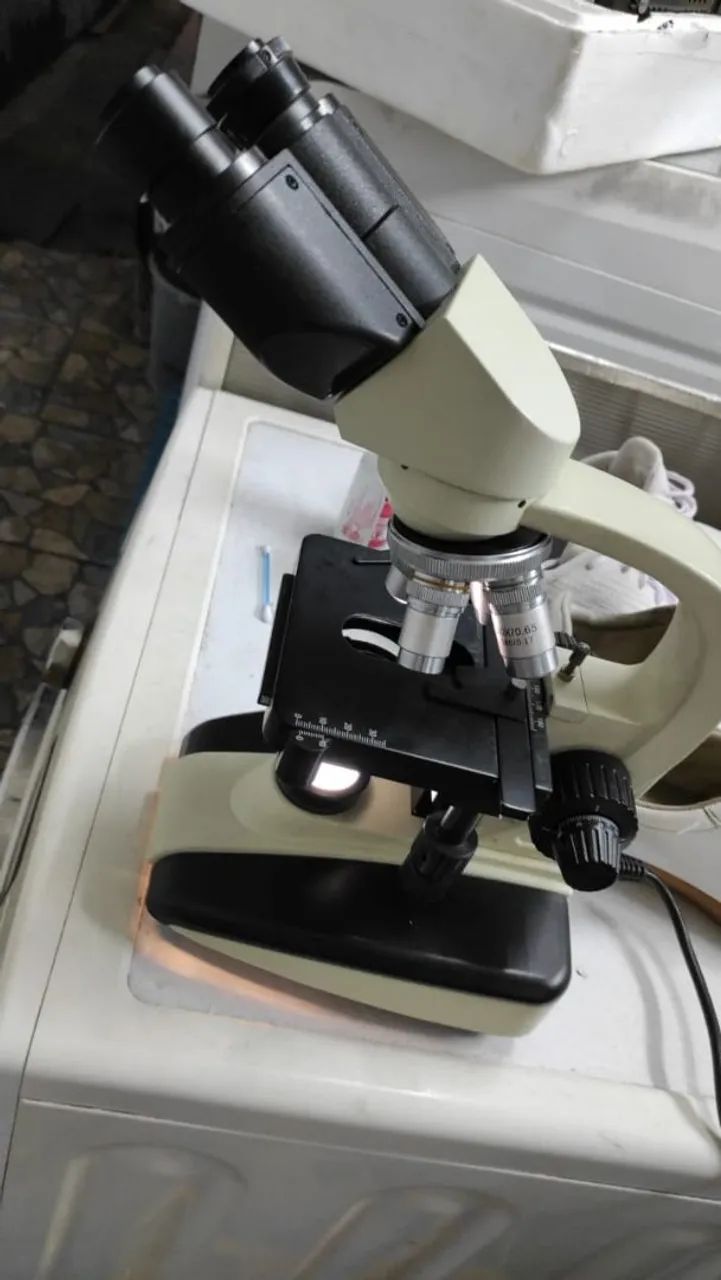 Microscópio funcionando perfeitamente  - Foto 5