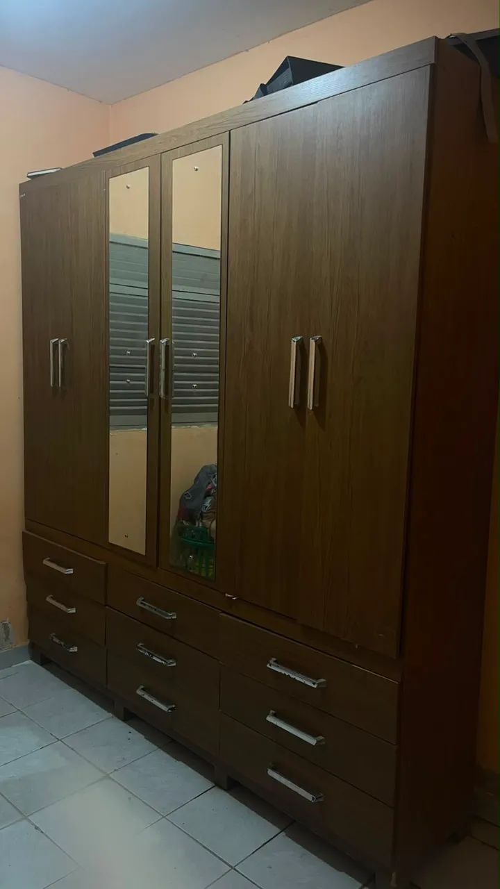 Guarda roupa 6 portas 