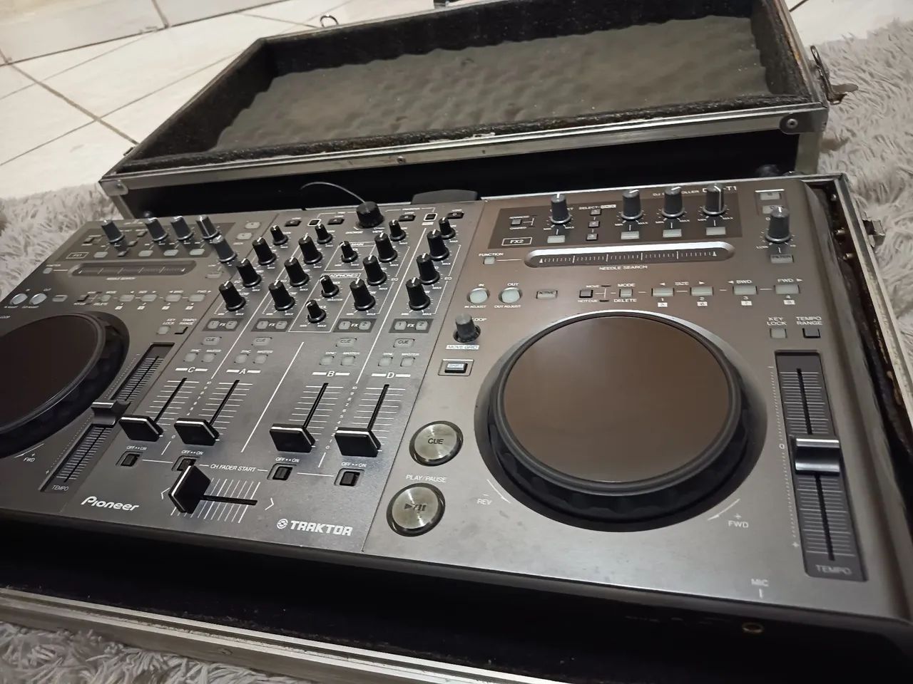 パイオニア　Pioneer DDJ-T1 DDJ-T1 - Controlador DJ para TRAKTOR