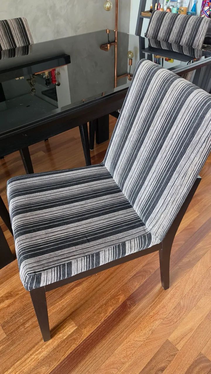 Mesa com vidro preto e 6 cadeiras - Foto 5