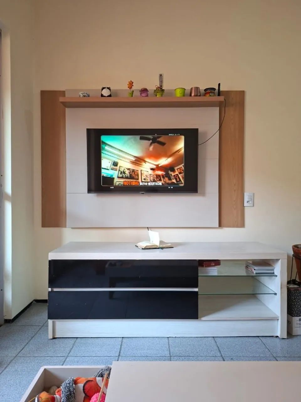 Vendo rack e painel de televisão / TV