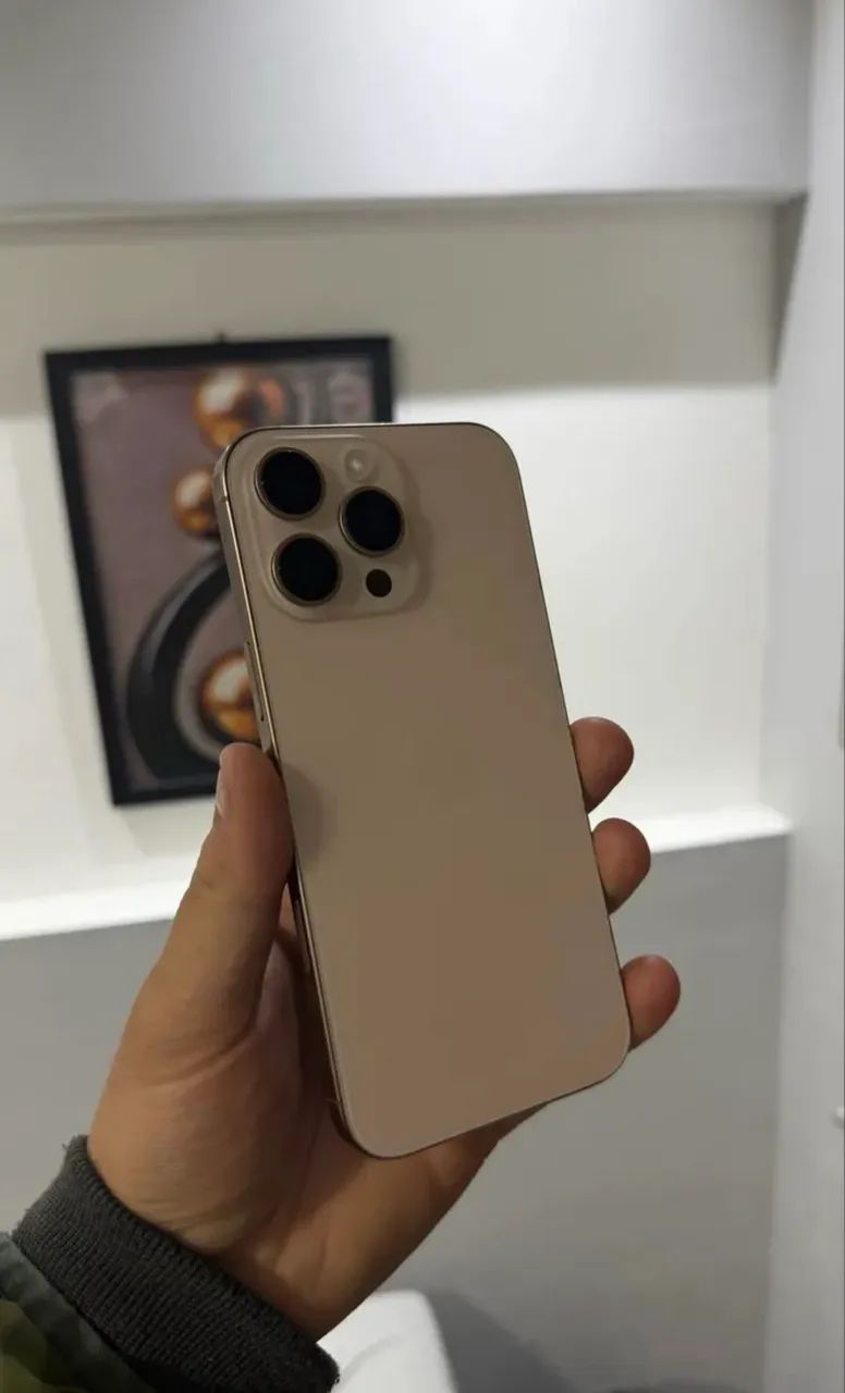 iPhone 16 Pro Max semi novo  - Foto 2