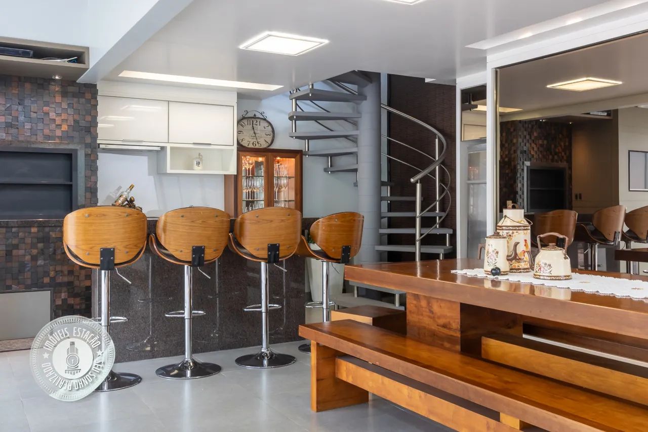 VENDA - Casa totalmente mobiliada com 3 dormitórios e ampla área de festas - Foto 2