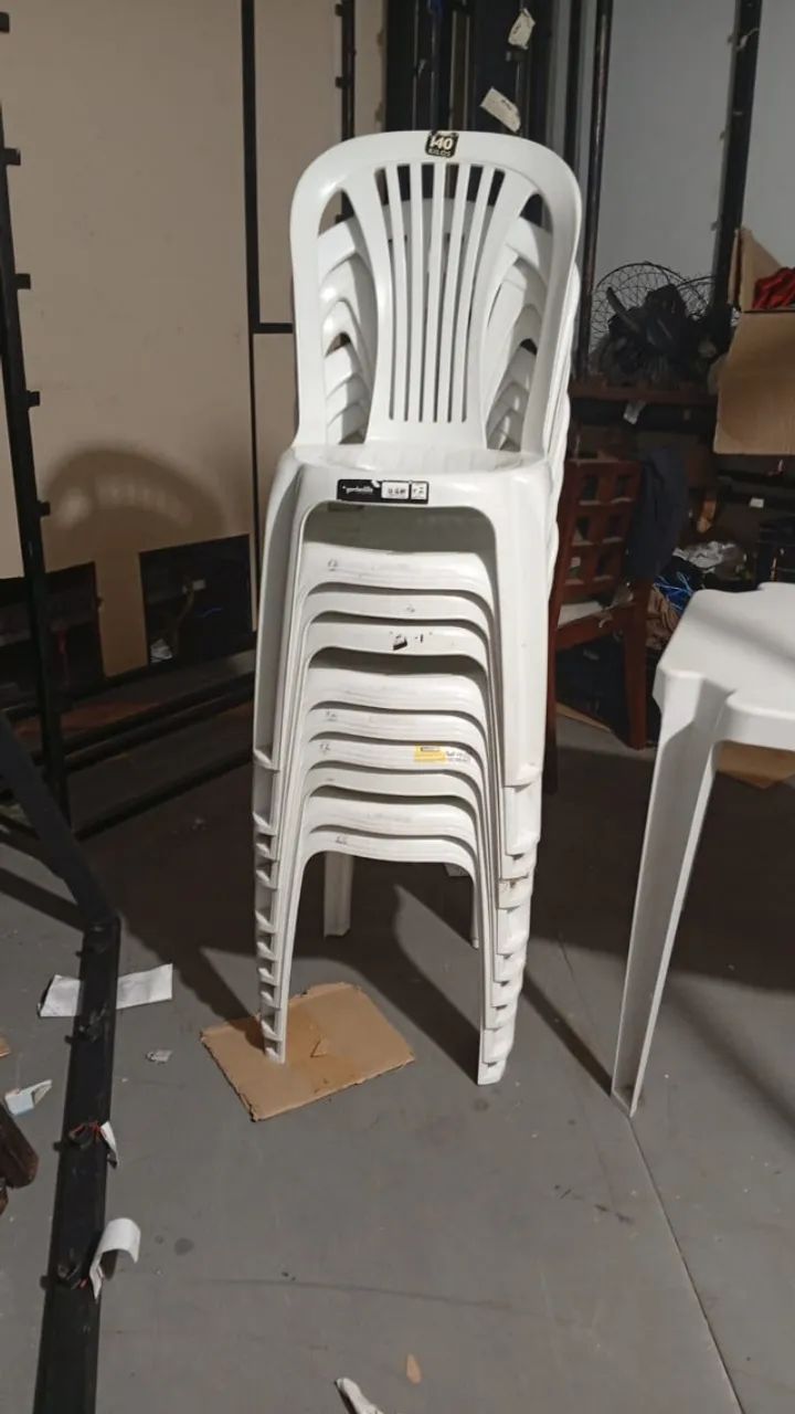 Jogo De Mesa De Plastico Com 10 Cadeiras Brancas 140kg - Foto 3