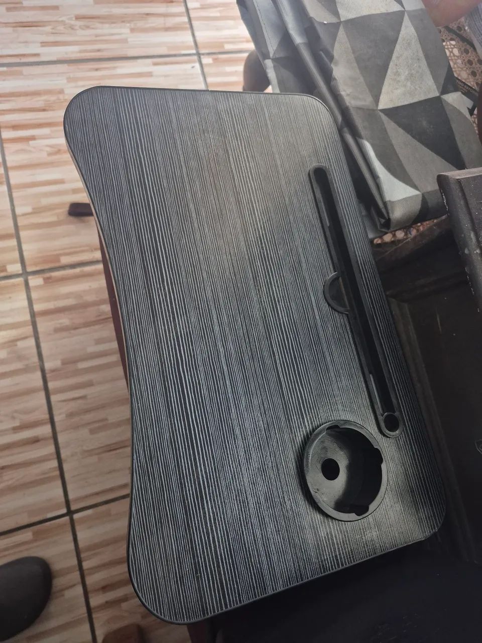 Mini cooler + mesinha para café da manhã na cama