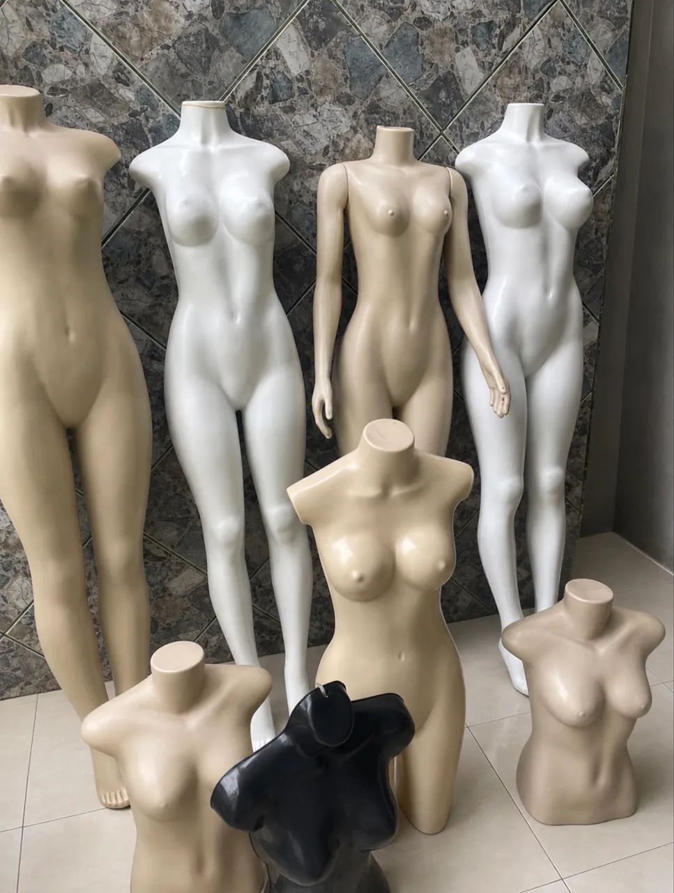 Kit manequins feminina 4 corpo inteiro, 3 busto, 1 meio corpo