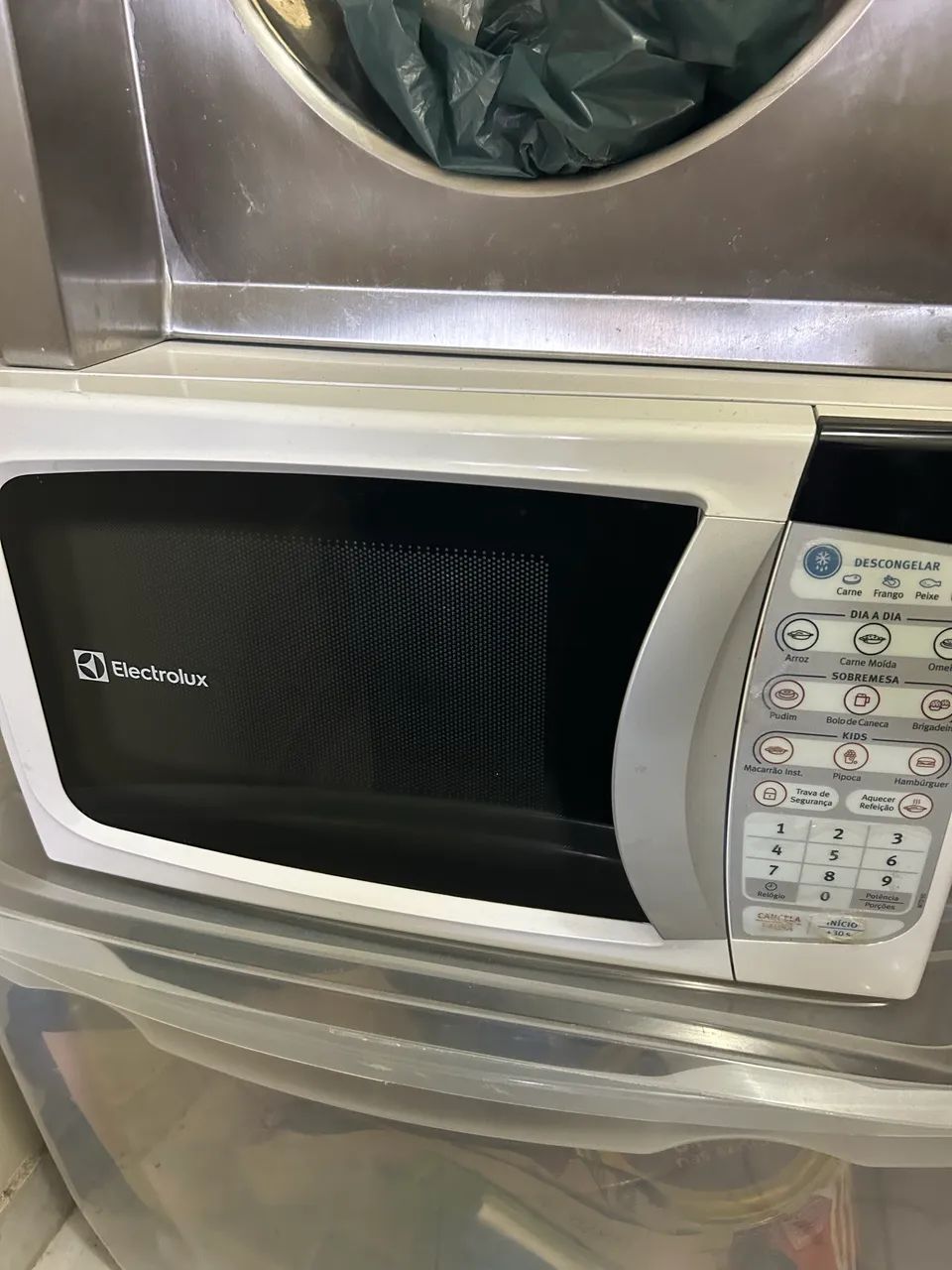 Microondas 20 L Electrolux com Menu Kids e Gourmet - Ótimo Estado