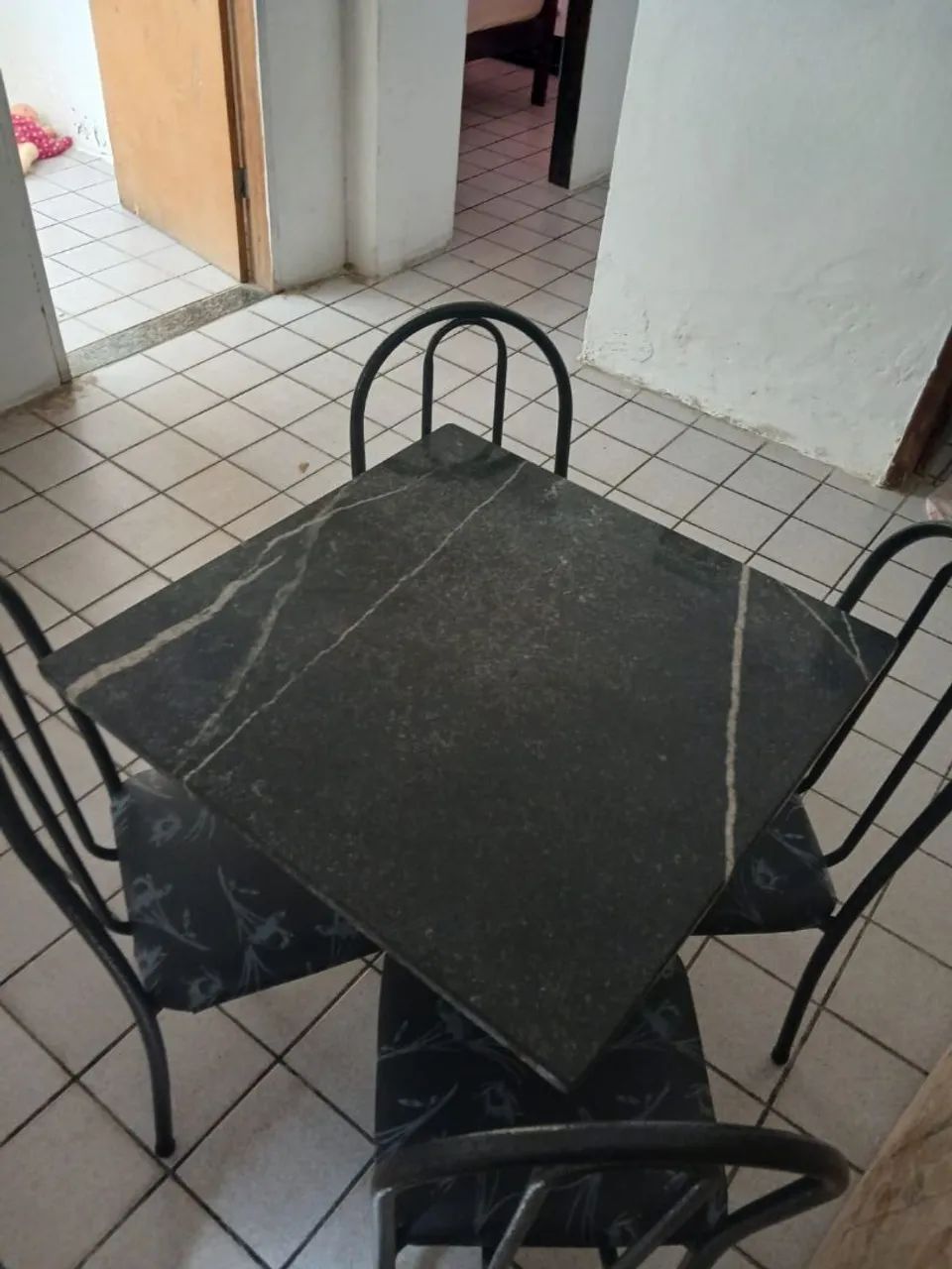 Vendo mesa semi nova de mármore  - Foto 4