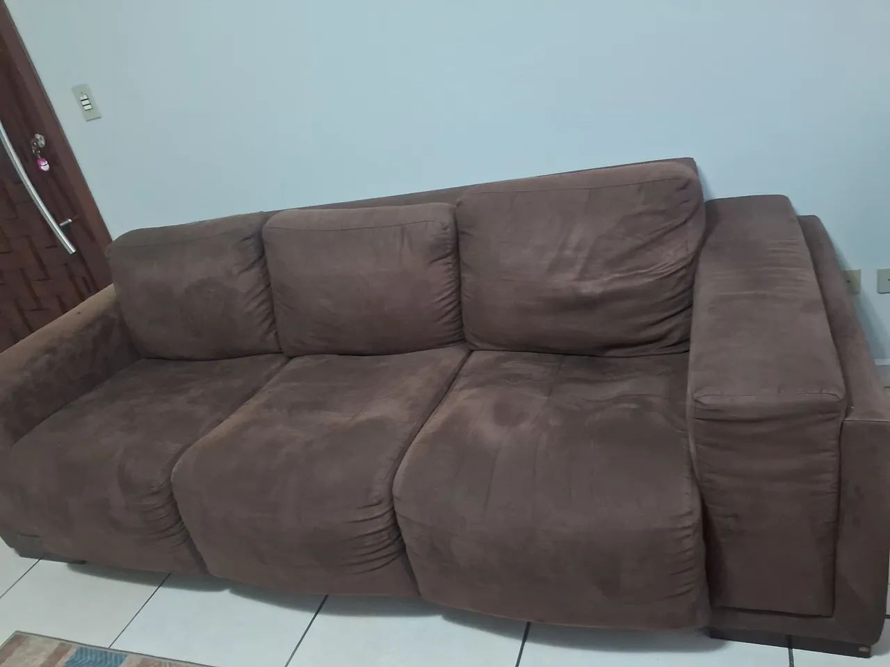 Conjunto de Sofás 2 e 3 Lugares em Suede - Bom Estado - Foto 2