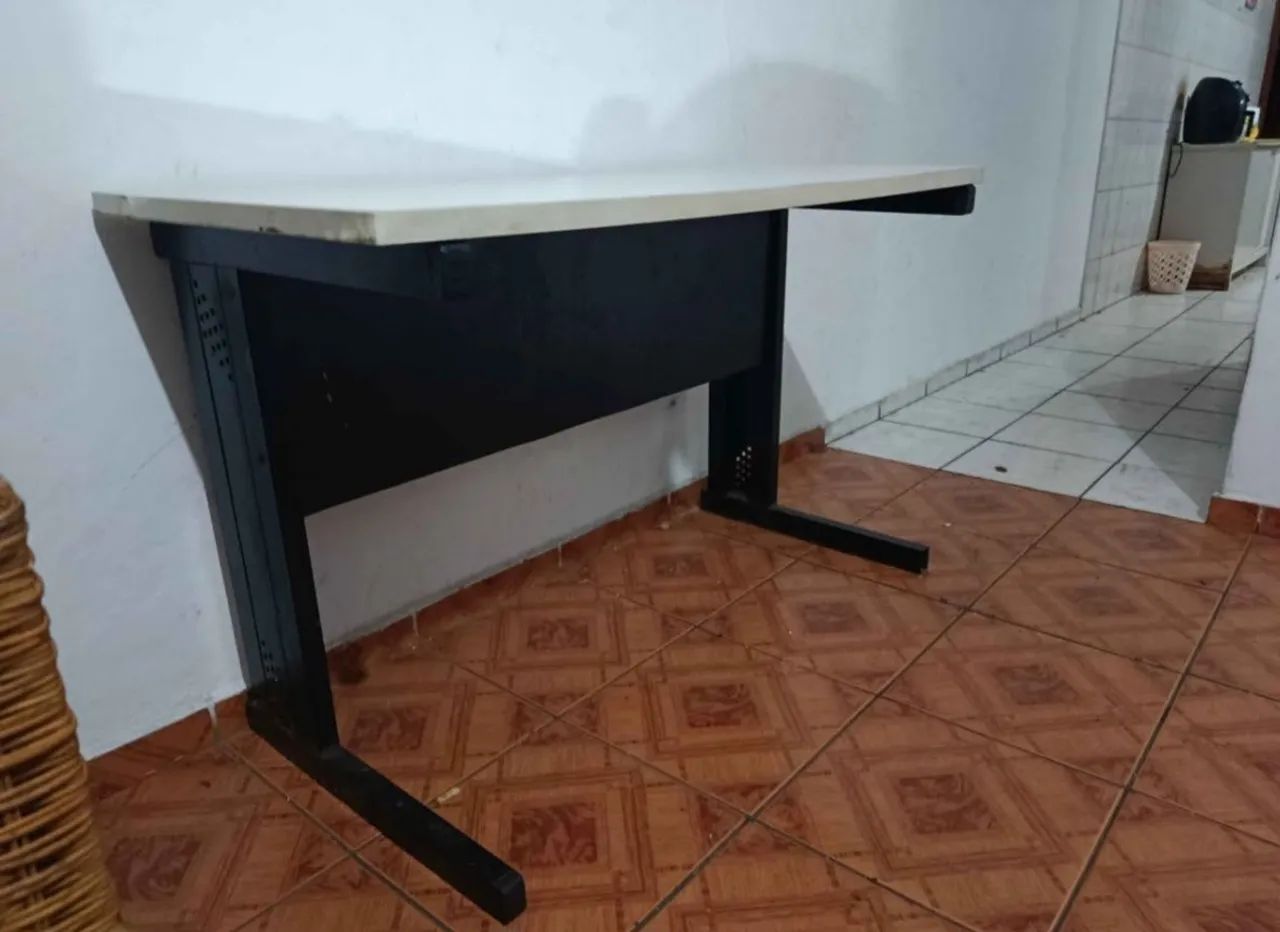 MESA DE COMPUTADOR