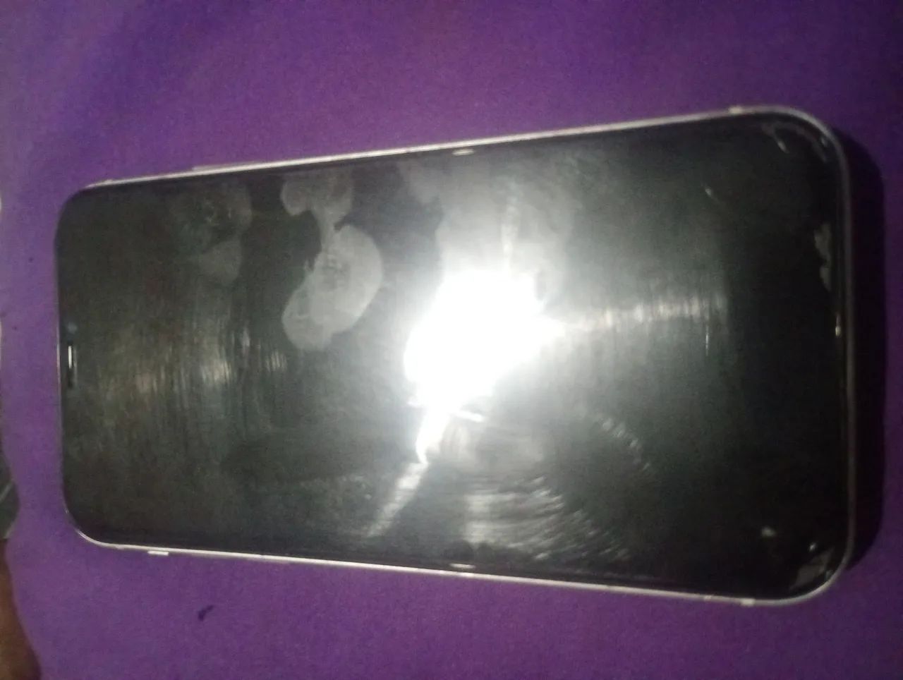 iPhone xr semi novo com 2 carregadorres 