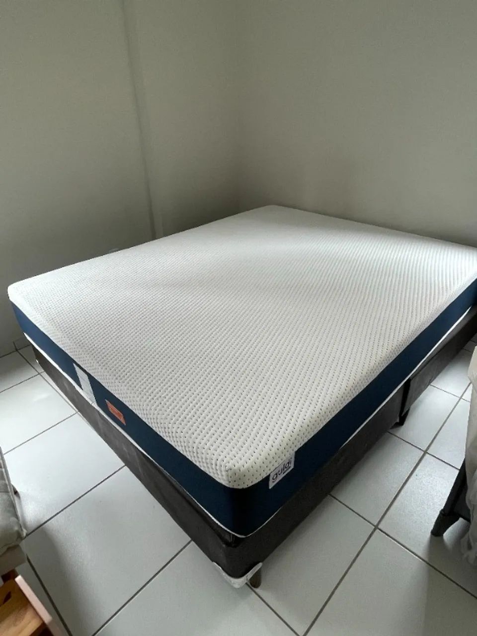 Cama Queen Guldi + box ortobom + protetor impermeável
