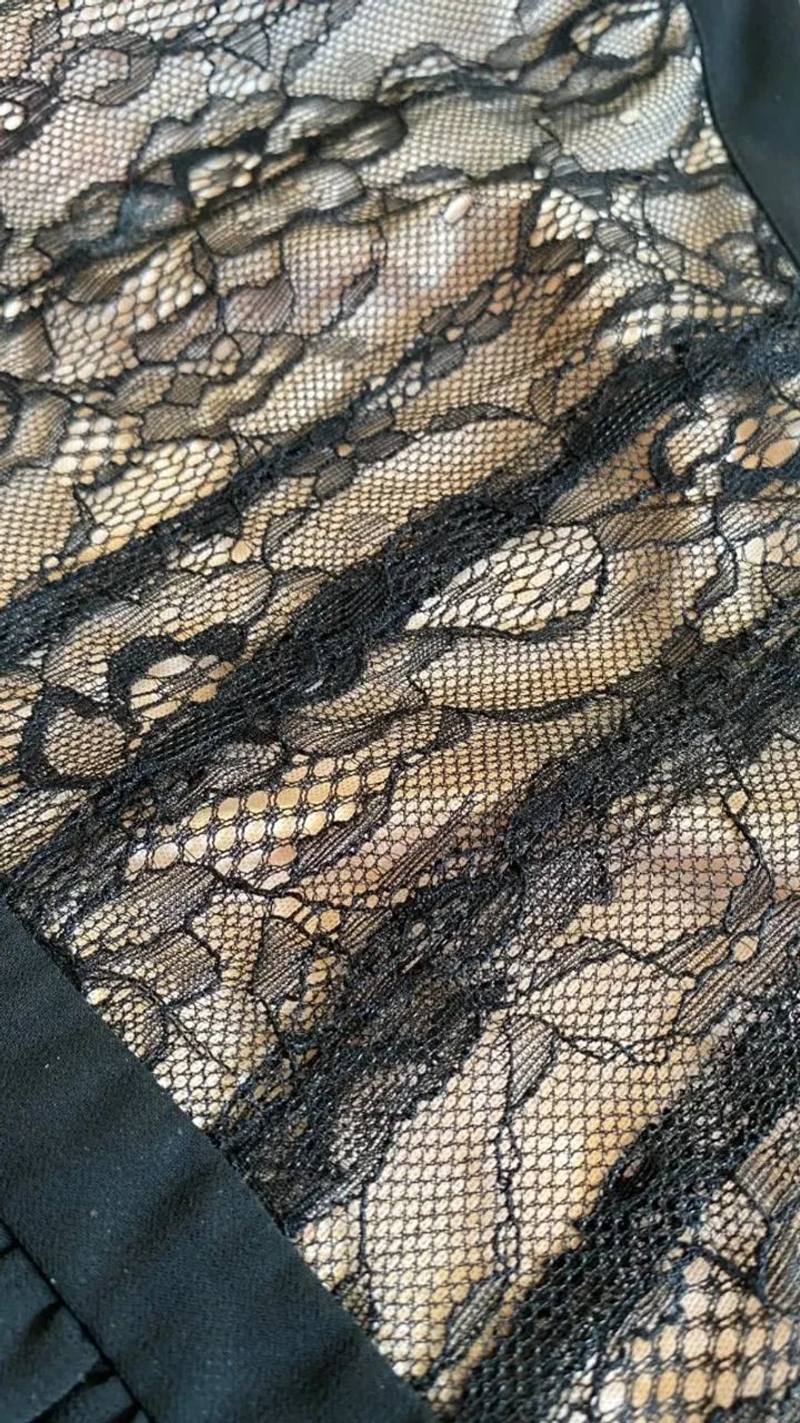 vestido curto preto com renda floral 40 - Foto 4