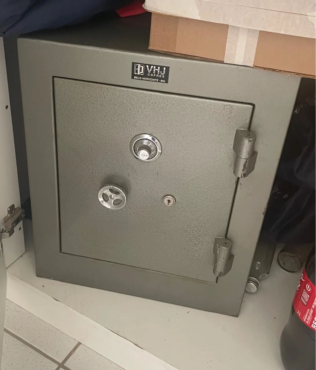 Cofre pequeno para casa ou escritório 