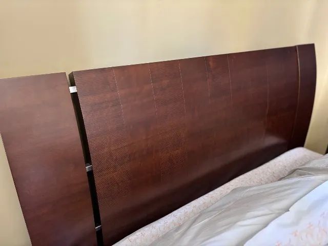Cama de casal com mesa de cabeceira - Foto 2