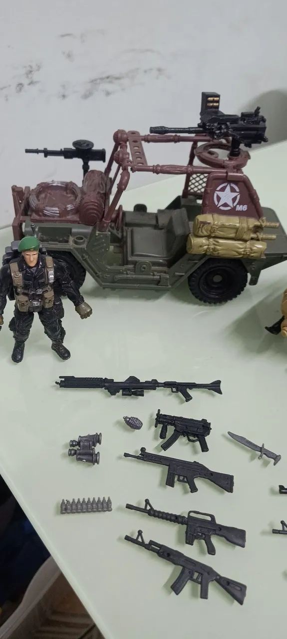 Bonecos, helicóptero e carro  tipo comando em ação e Gi Joe. - Foto 2