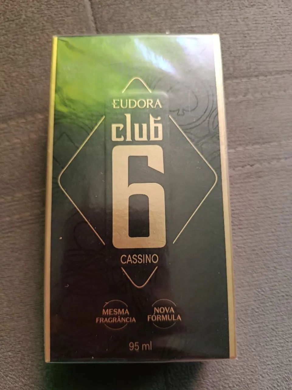 Vende-se perfume NOVO EMBALADO 