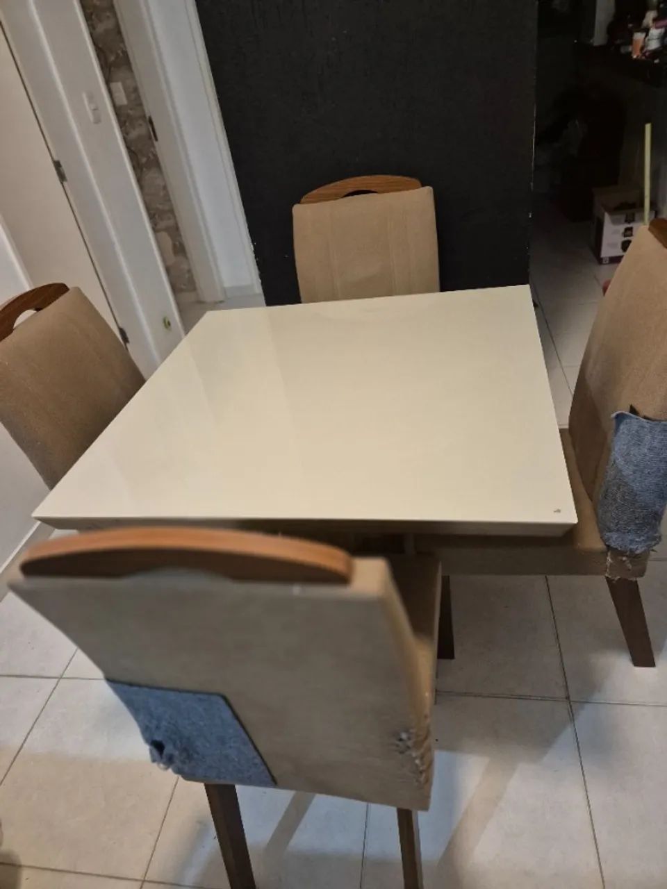 Mesa de jantar com 4 cadeiras