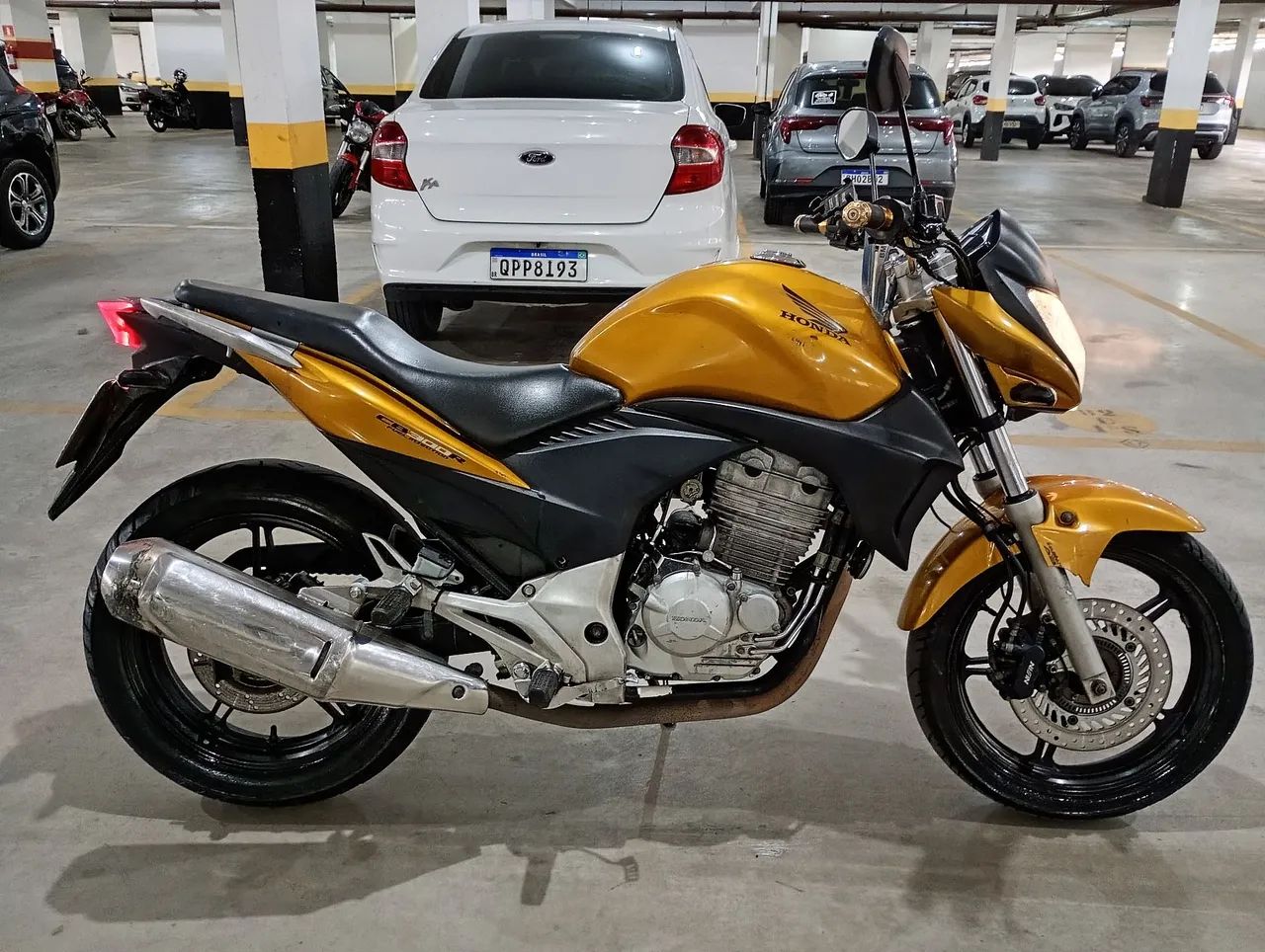 CB300R DOURADA FILÉ. "BARATA" . 