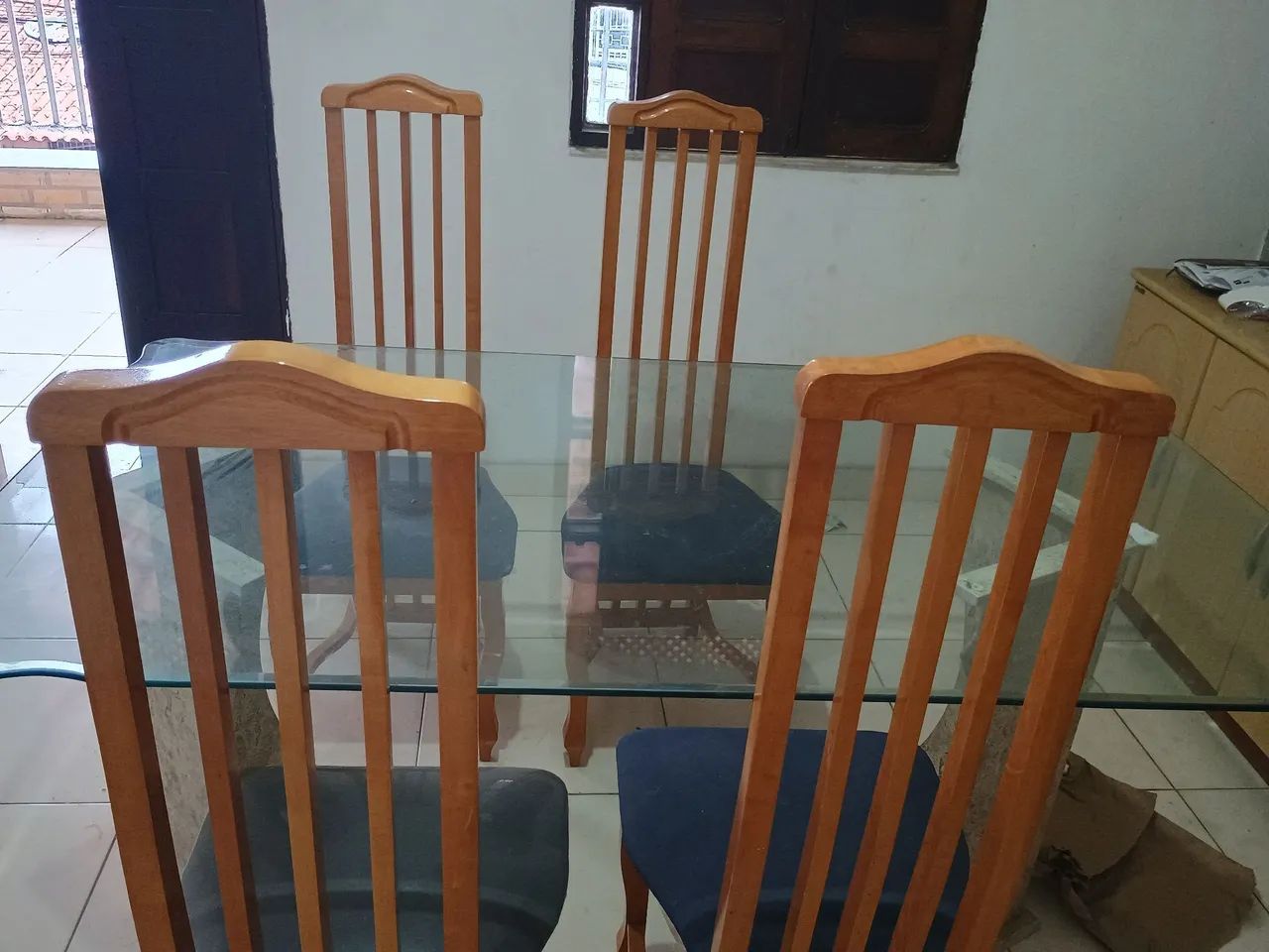 Mesa com tampo sem cadeiras. - Foto 2