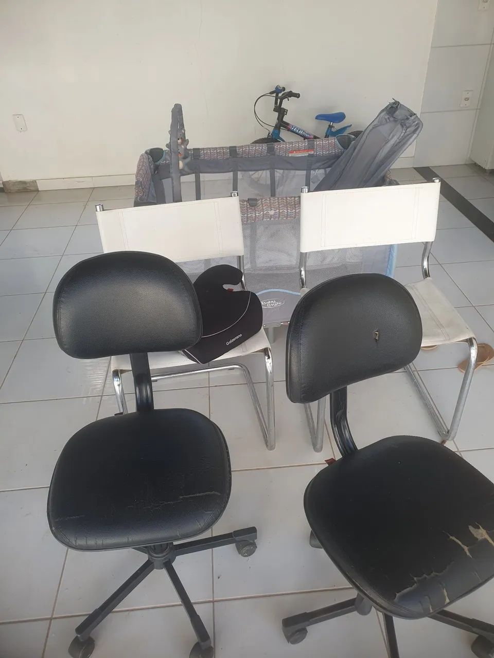 Vende-se  cadeiras couro 80,00 / cadeiras rodas 40,00 /  - Foto 2