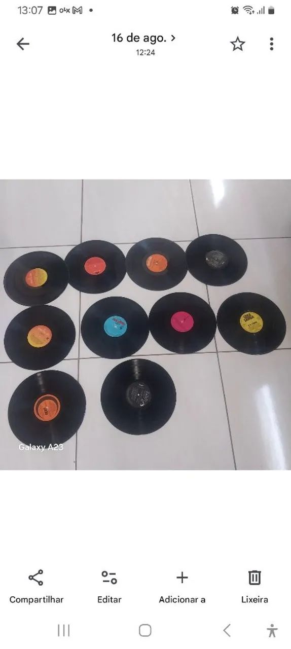 Discos de vinil para decoração estão arranhados para ouvir - Foto 3