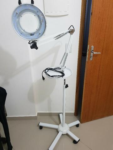 Lupa com suporte semi nova