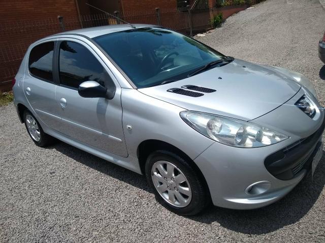 Peugeot 207 Ano 2011 - Foto 9