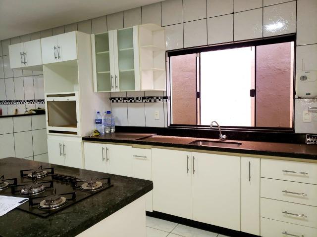 Excelente localização, Rua 08, 03 quartos, 01 suíte com closet, lote 400m²