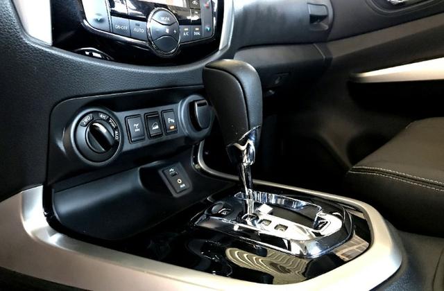 Nissan Frontier LE CD 4x4 2.3. Prata 2017/17 - Foto 11