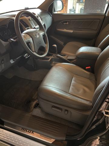 Hilux srv 2013/2013 preta diesel 85.100 km impecável sem detalhes 4 pneus bfgoodrich zero - Foto 9