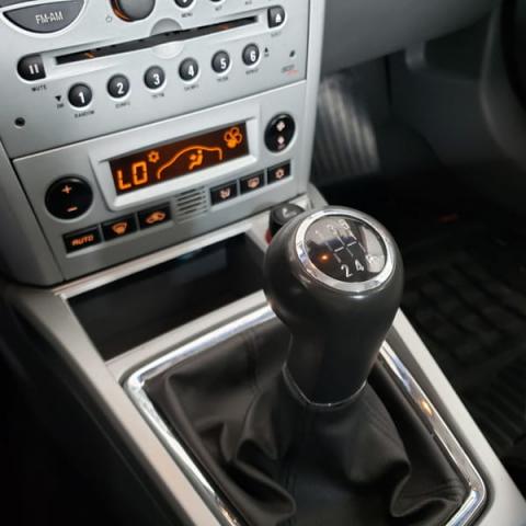 CHEVROLET VECTRA ELEGANCE 2.0 8v 4p - Foto 13