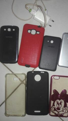 Várias capinha e carregador iPhone