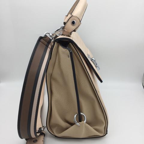 Linda Bolsa de Couro Feminina Pouco Uso em Ótimo Estado - Foto 2