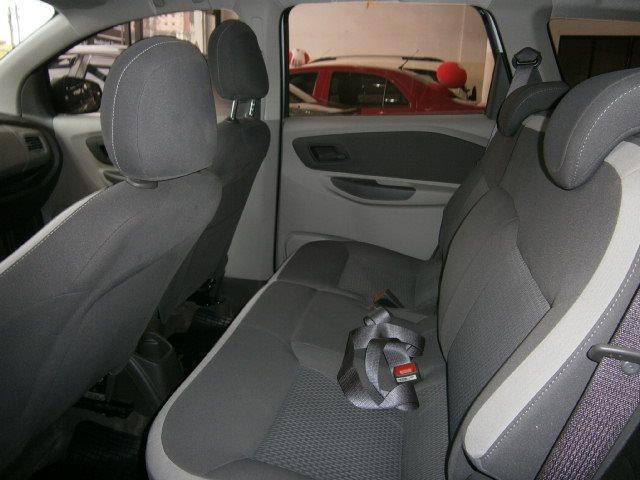 CHEVROLET SPIN 2014/2015 1.8 ADVANTAGE 8V FLEX 4P AUTOMÁTICO - Foto 6