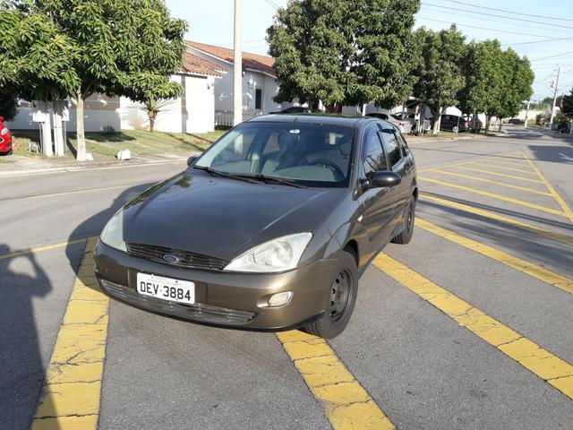 Ford Focus 1.8 16v 2001 - vendo ou troco
