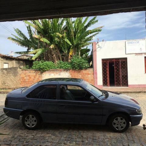 Vendo Logus 96 emplacado 4pneus novos