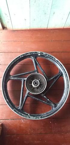 Vendo essa roda trazeira da suzuki aro 18 - Foto 2