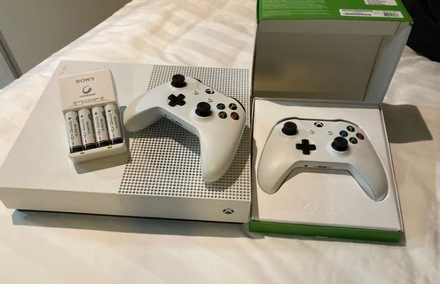 Xbox One S Com 2 Controle E Jogo Original Completo Promoção