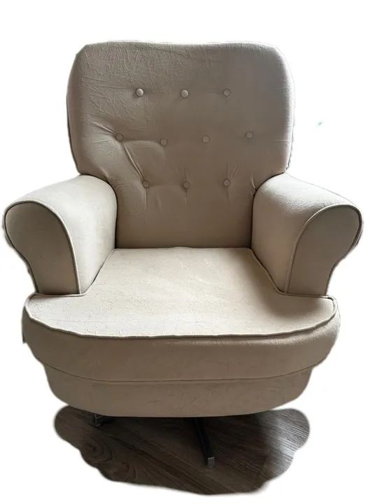 Poltrona Giratória Bege linda e perfeita! Poltrona de amamentação! - Foto 2