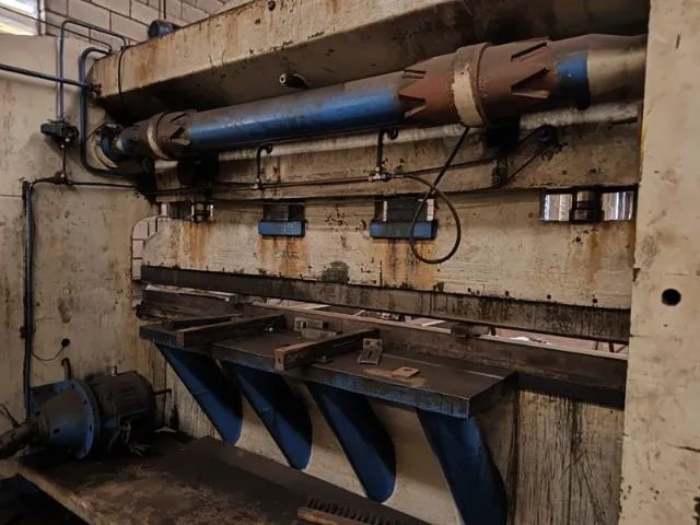 PRENSA DOBRADEIRA HIDRAULICA FEVA 3500X250 TONS - Foto 2