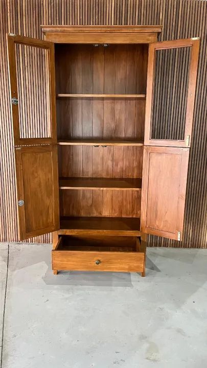 Cristaleira clássica madeira maciça peroba rosa  - Foto 4